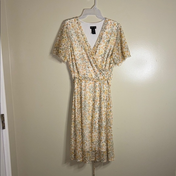 Source Unknown Dresses & Skirts - Floral Wrap Dress in Cream and Yellow